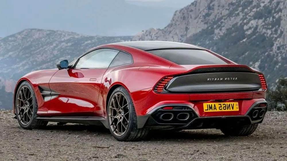 Thân xe Aston Martin Vanquish 2025