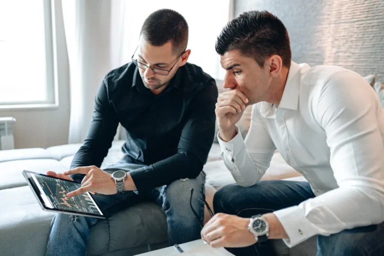 Fintechzoom Review: What It Is, Features, Safety, and Alternatives